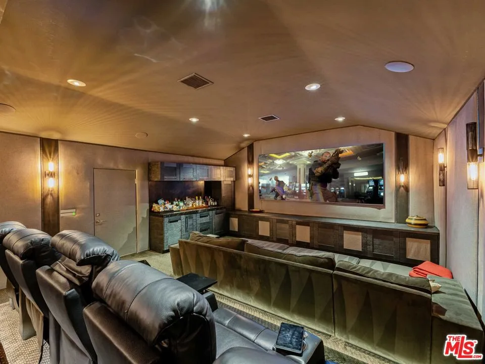 4555 Densmore Avenue, Encino, California 91436 home-pic-30